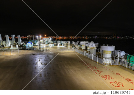 茨城県　大洗から出港する さんふらわあ の後部甲板 119689743