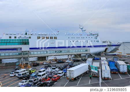 北海道　苫小牧市　苫小牧西港フェリーターミナル 119689805