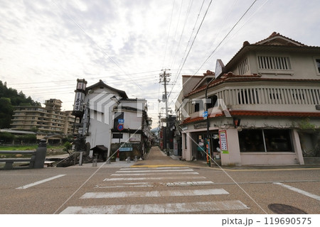 鳥取 三朝 三朝温泉の街並み 鳥取 三朝 三朝温泉の街並み 119690575