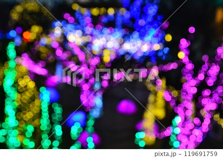 クリスマスイルミネーションの丸ボケ 119691759