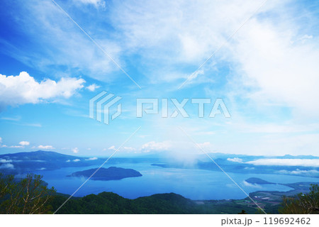 津別峠展望施設からの風景　屈斜路湖　北海道 119692462
