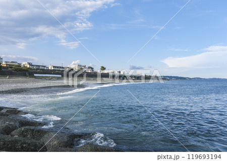相模湾に沿ってビーチが続く小田原の御幸の浜 相模湾に沿ってビーチが続く小田原の御幸の浜 119693194