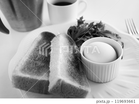 朝食　モーニングセット　モーニングサービス　朝食メニュー　パン 119693661