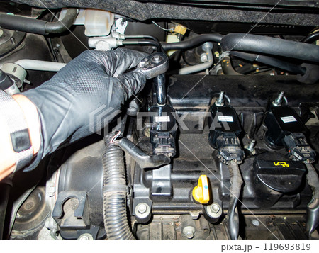 自分で行う自動車のメンテナンス　イグニッションコイルの交換 119693819