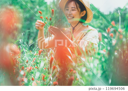 ストロベリーキャンドルのお花摘み ストロベリーキャンドルのお花摘み 119694506