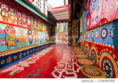 Painted view of the Rainbow Village in Taichung, Taiwan. which used to be a military dependents village, is a highly popular tourist attraction in Taichung. 119694560