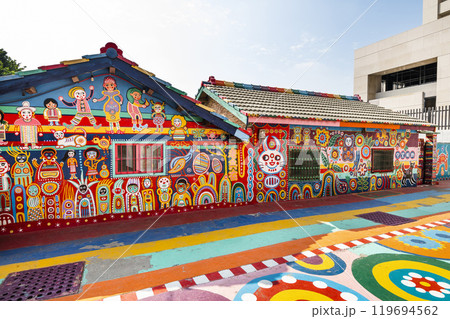 Painted view of the Rainbow Village in Taichung, Taiwan. which used to be a military dependents village, is a highly popular tourist attraction in Taichung. 119694562