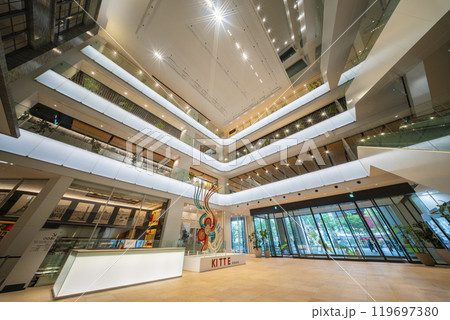 JPタワー大阪 KITTE大阪の北側エントランス JPタワー大阪 KITTE大阪の北側エントランス 119697380
