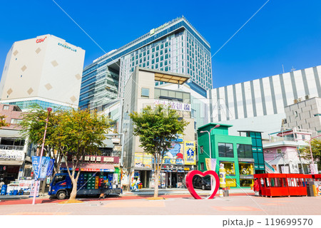 ソウル　弘大のメインストリート 119699570