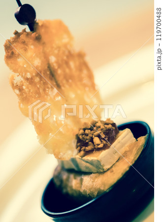 Pincho boat with cheese sail 119700488