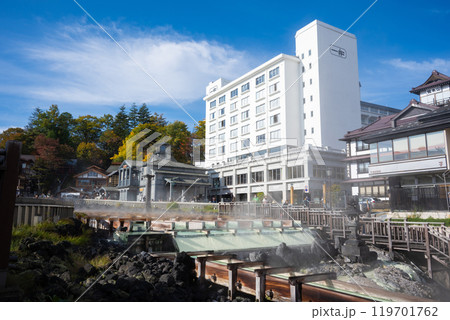 草津温泉　湯畑の風景 119701762