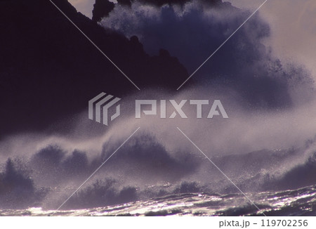 荒れる海 119702256