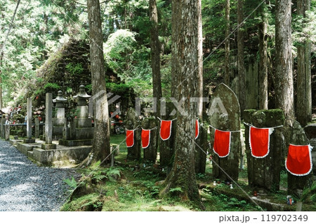 高野山 奥の院 夏の無縁塚 高野山 奥の院 夏の無縁塚 119702349