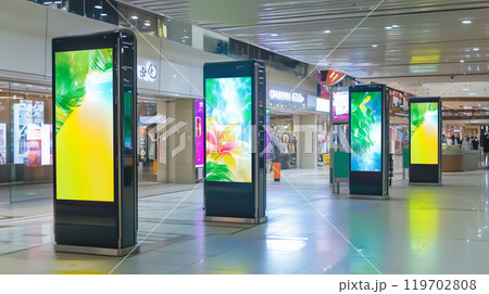 駅通路やショッピングセンター、地下道にあるようなデジタルサイネージ・広告看板 駅通路やショッピングセンター、地下道にあるようなデジタルサイネージ・広告看板 119702808