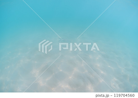 海中と空の風景 海中と空の風景 119704560