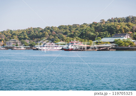 観光船から見た宮島 119705325