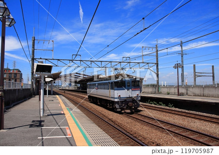 快晴の武蔵野線を走行するEF65-1068号機の単機回送列車_2010/7/18撮影 119705987