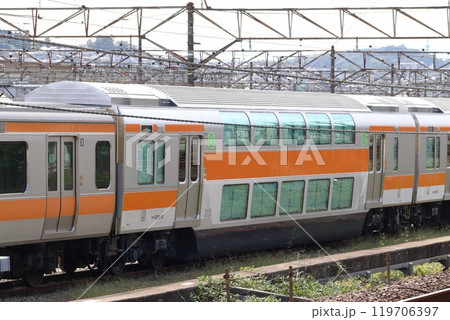 豊田車両センターに大量留置中の中央線用2階建てグリーン車(東京都日野市) 豊田車両センターに大量留置中の中央線用2階建てグリーン車(東京都日野市) 119706397