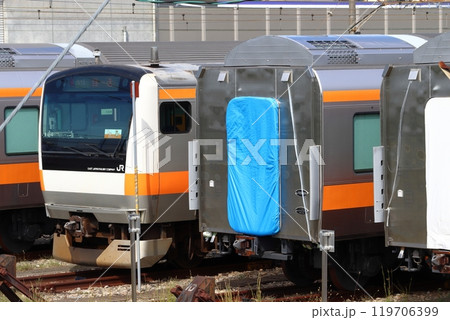 豊田車両センターに大量留置中の中央線用2階建てグリーン車（東京都日野市） 119706399