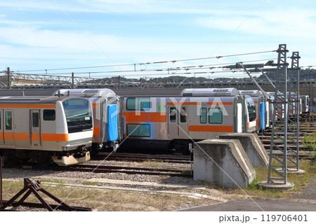 豊田車両センターに大量留置中の中央線用2階建てグリーン車（東京都日野市） 119706401