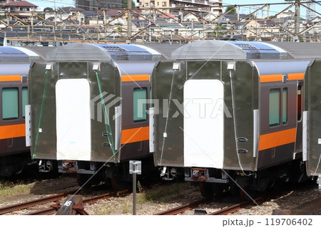 豊田車両センターに大量留置中の中央線用2階建てグリーン車(東京都日野市) 豊田車両センターに大量留置中の中央線用2階建てグリーン車(東京都日野市) 119706402