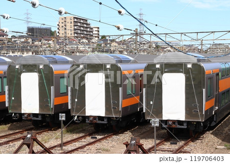 豊田車両センターに大量留置中の中央線用2階建てグリーン車（東京都日野市） 119706403