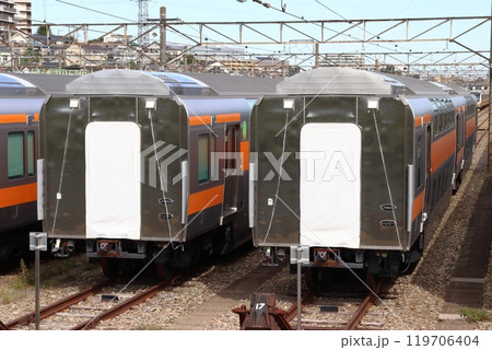 豊田車両センターに大量留置中の中央線用2階建てグリーン車（東京都日野市） 119706404