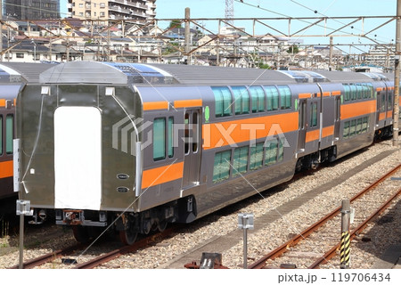 豊田車両センターに大量留置中の中央線用2階建てグリーン車（東京都日野市） 119706434