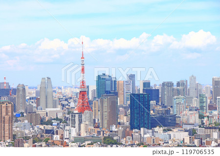 東京都港区、東京の街並みと東京タワーの風景 119706535