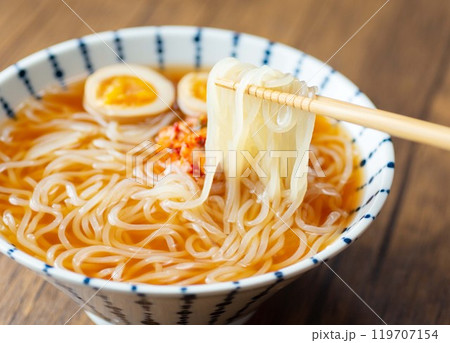 ご当地名物の盛岡冷麺01 119707154