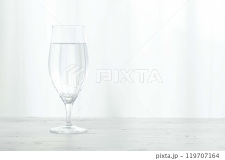 冷たい炭酸水イメージ01 119707164