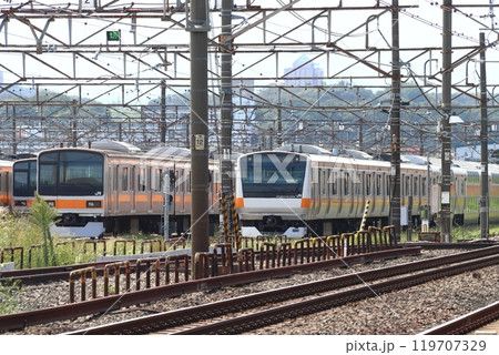 豊田車両センターに留置中の209系・中央線グリーン車×4両組込編成(東京都日野市) 豊田車両センターに留置中の209系・中央線グリーン車×4両組込編成(東京都日野市) 119707329