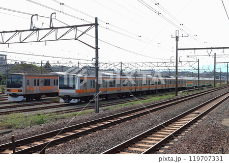 豊田車両センターに留置中の209系・中央線グリーン車×4両組込編成（東京都日野市） 119707331