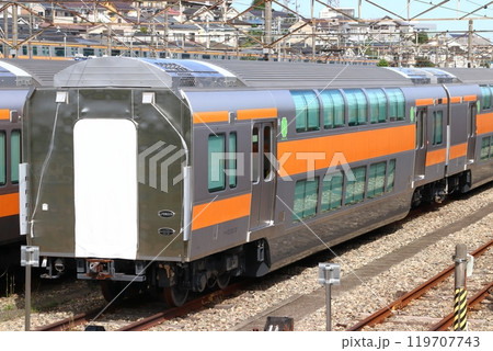 豊田車両センターに大量留置中の中央線用2階建てグリーン車（東京都日野市） 119707743