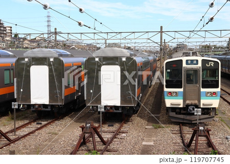 豊田車両センターに大量留置中の中央線用2階建てグリーン車（東京都日野市） 119707745