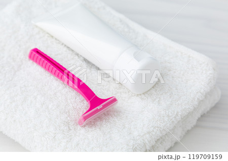女性用T字剃刀のイメージ01 119709159