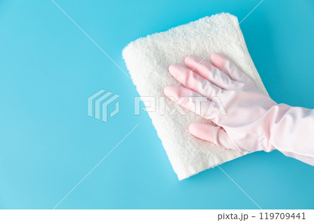 雑巾で拭く手元のイメージ01 119709441
