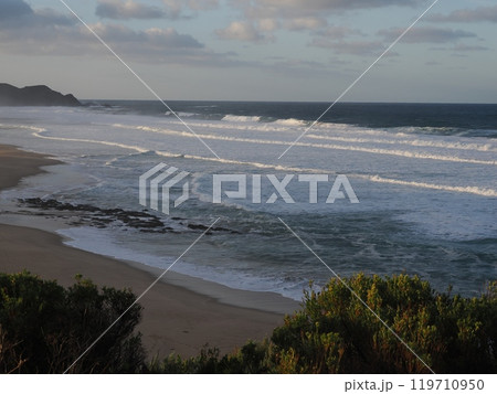 朝日に照らされる波 Johanna Beach Victoria Australia 朝日に照らされる波 Johanna Beach Victoria Australia 119710950