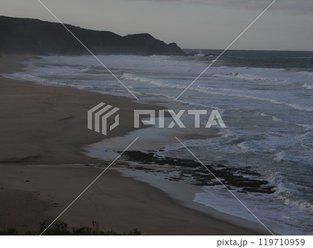 朝日に照らされる波 Johanna Beach Victoria Australia 朝日に照らされる波 Johanna Beach Victoria Australia 119710959