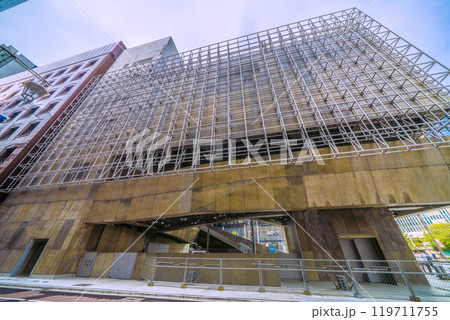 日本の東京都市景観　東京メトロ　銀座駅出入口やソニー通りなどを望む＝10月27日 119711755