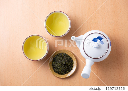 緑茶と茶葉 緑茶と茶葉 119712326