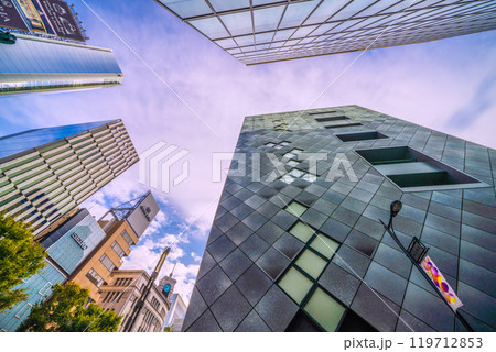 日本の東京都市景観 東京・銀座。西五番街から銀座四丁目のセイコーハウス銀座などを望む=10月27日 日本の東京都市景観 東京・銀座。西五番街から銀座四丁目のセイコーハウス銀座などを望む=10月27日 119712853