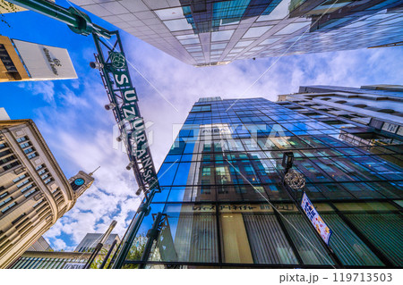 日本の東京都市景観 東京・銀座。すずらん通りから銀座四丁目のセイコーハウス銀座などを望む=27日 日本の東京都市景観 東京・銀座。すずらん通りから銀座四丁目のセイコーハウス銀座などを望む=27日 119713503