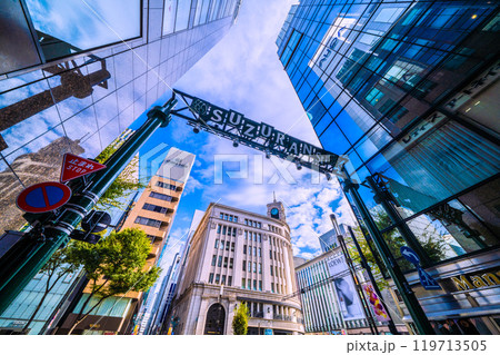 日本の東京都市景観 東京・銀座。すずらん通りから銀座四丁目のセイコーハウス銀座などを望む=27日 日本の東京都市景観 東京・銀座。すずらん通りから銀座四丁目のセイコーハウス銀座などを望む=27日 119713505