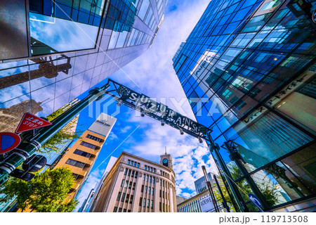 日本の東京都市景観 東京・銀座。すずらん通りから銀座四丁目のセイコーハウス銀座などを望む=27日 日本の東京都市景観 東京・銀座。すずらん通りから銀座四丁目のセイコーハウス銀座などを望む=27日 119713508