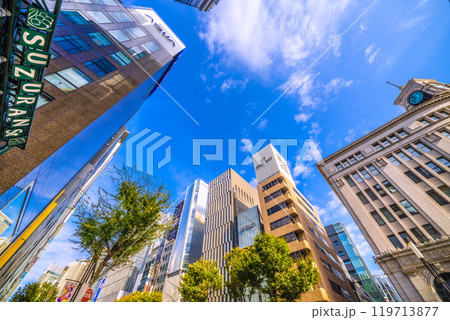 日本の東京都市景観　東京・銀座。すずらん通りや銀座四丁目のセイコーハウス銀座などを望む＝27日 119713877