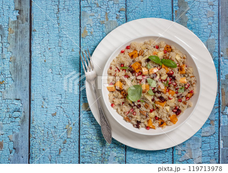 winter quinoa salad with roasted squash in a bowl 119713978