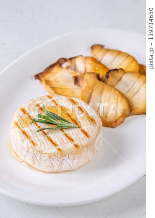 Camembert with eryngii Camembert with eryngii 119714650