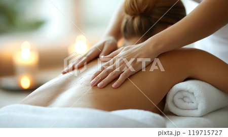 若い女性のエステイメージ　オイル　アロマ　キャンドル 119715727