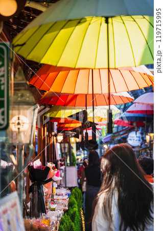 ソウル　韓屋のリノベショップが建ち並ぶ益善洞（イクソンドン） 119715995